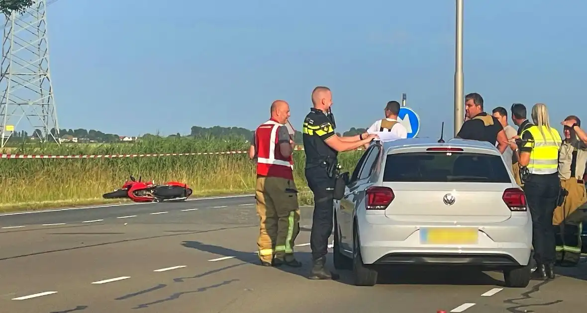 Ernstig ongeval tussen auto en motor - Foto 4