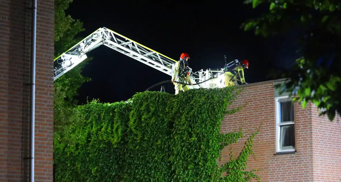 Explosie leidt tot grote brand in woning - Foto 11
