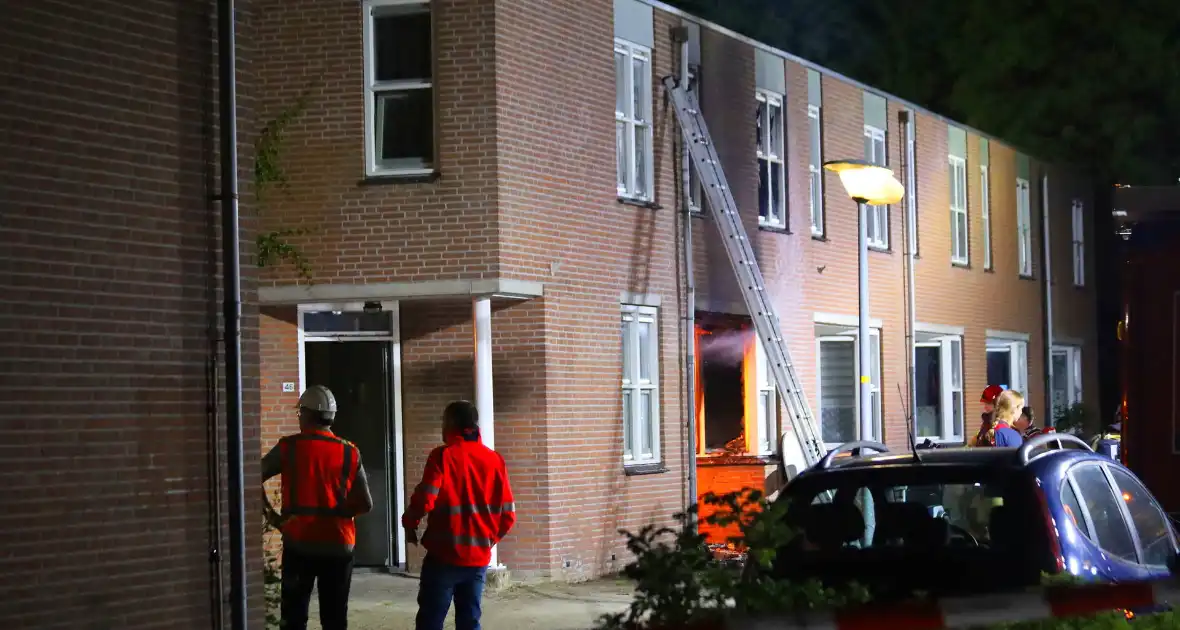 Explosie leidt tot grote brand in woning - Foto 12