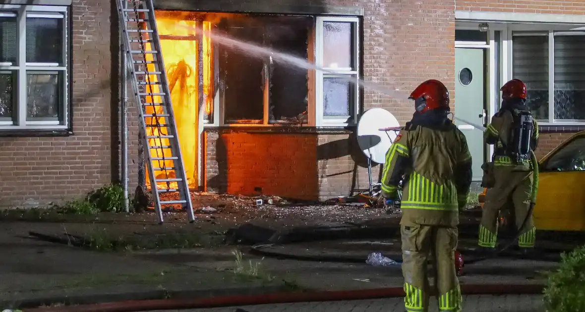 Explosie leidt tot grote brand in woning - Foto 3