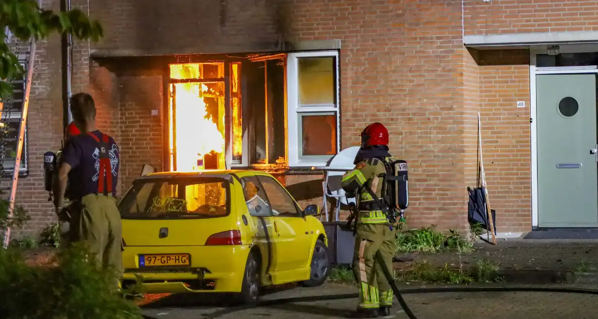 Explosie leidt tot grote brand in woning - Foto 4