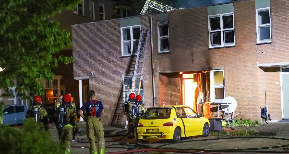 Explosie leidt tot grote brand in woning - Foto 5