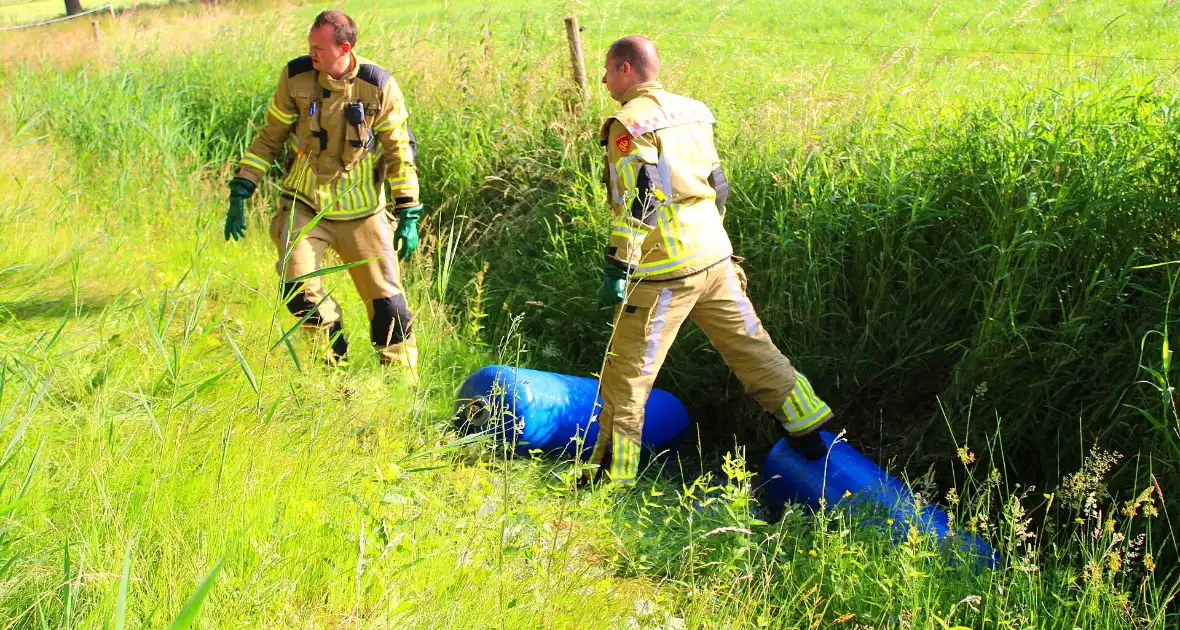 Brandweer onderzoekt gedumpte vaten - Foto 7
