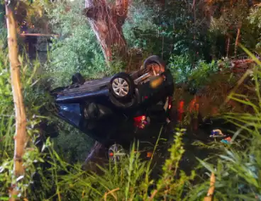 Auto te water op de kop