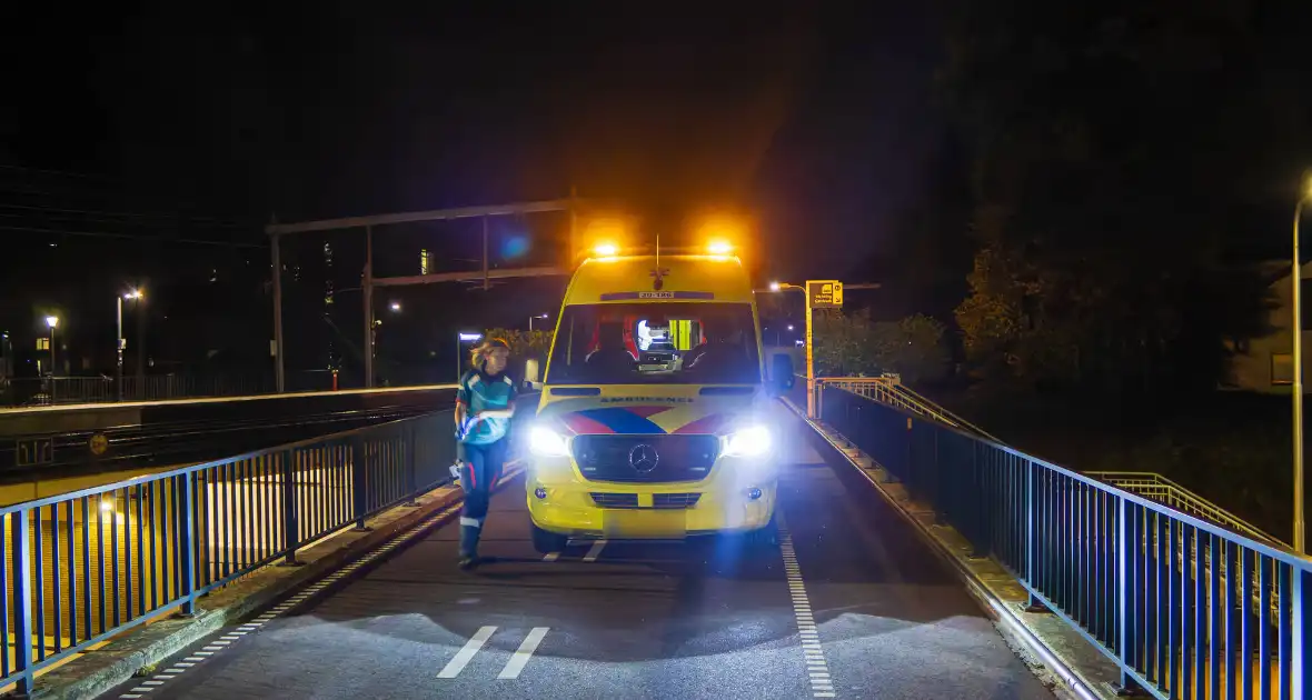 Eenzijdig ongeval met driewielige motorscooter op fietsbrug - Foto 3
