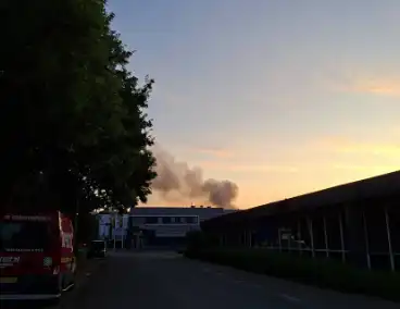 Veel brandweer eenheden ingezet voor brand in bedrijfspand