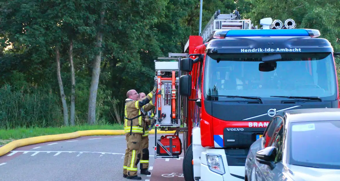 Veel brandweer eenheden ingezet voor brand in bedrijfspand - Foto 9