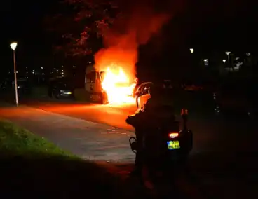 Bedrijfsbus gaat in vlammen op