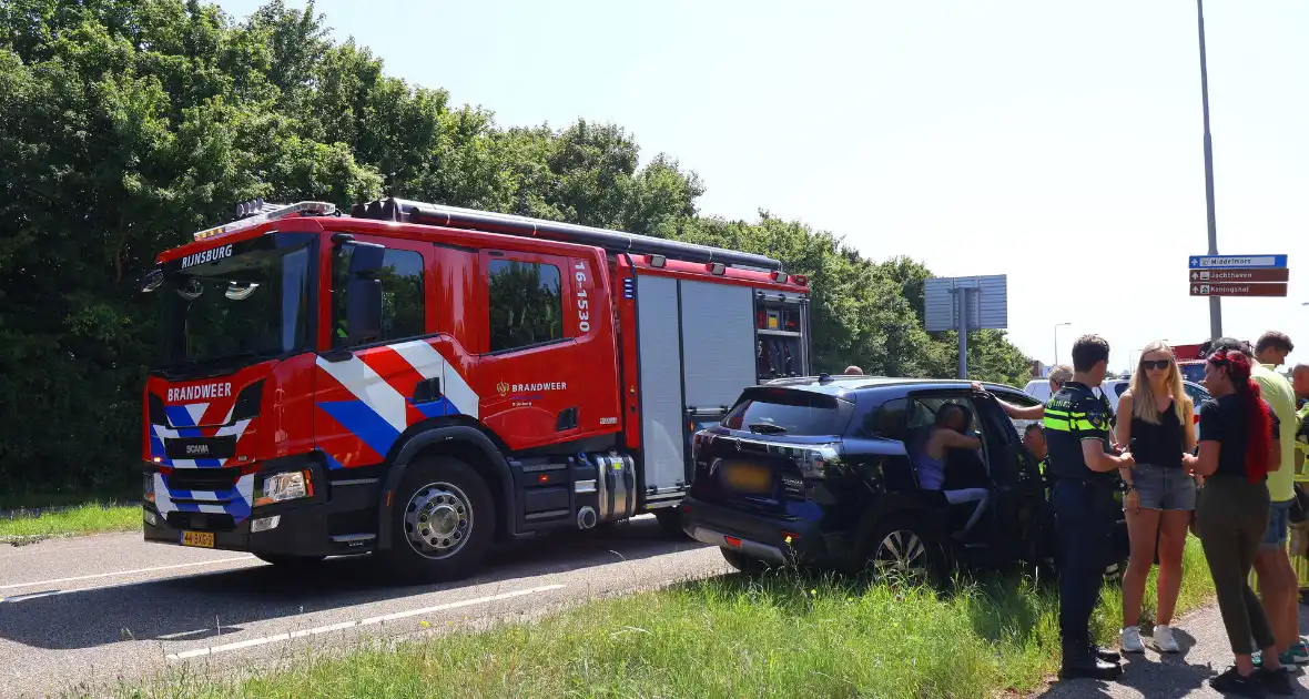 Voertuig belandt op zijkant op fietspad - Foto 2
