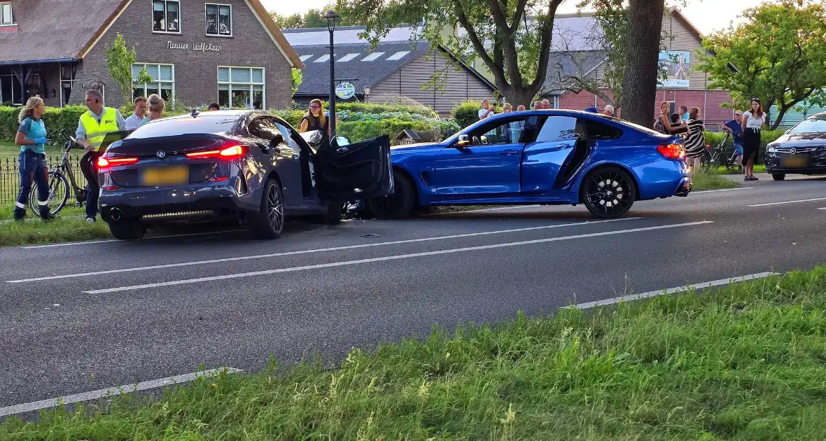 Meerdere gewonden bij botsing tussen luxe auto's - Foto 2