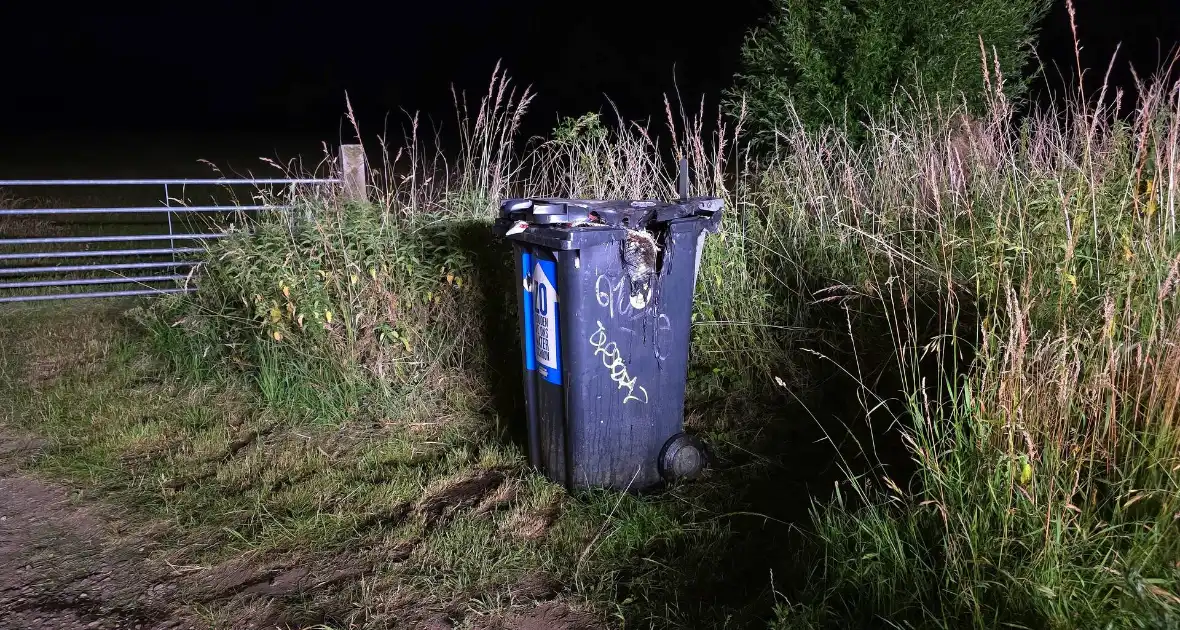 Afvalbrand door wegwerpbbarbecue snel geblust