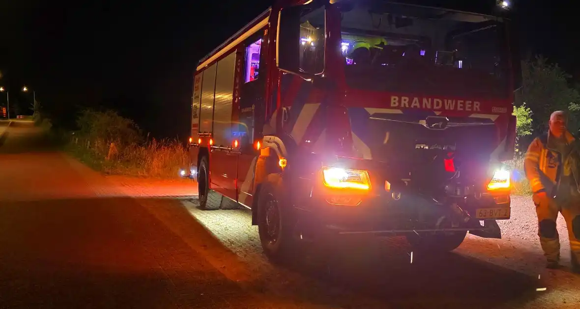 Afvalbrand door wegwerpbbarbecue snel geblust - Foto 2