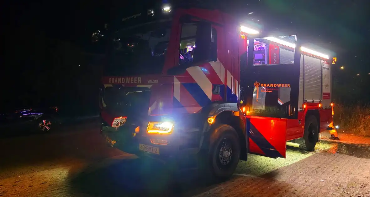 Afvalbrand door wegwerpbbarbecue snel geblust - Foto 3