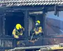 Brand verwoest drie woningen en schuurtjes