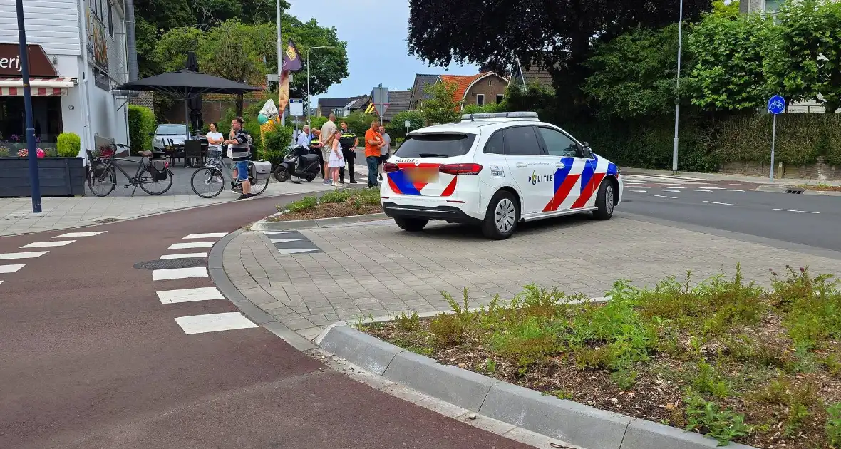 Scooterrijdster gewond na aanrijding met auto - Foto 3