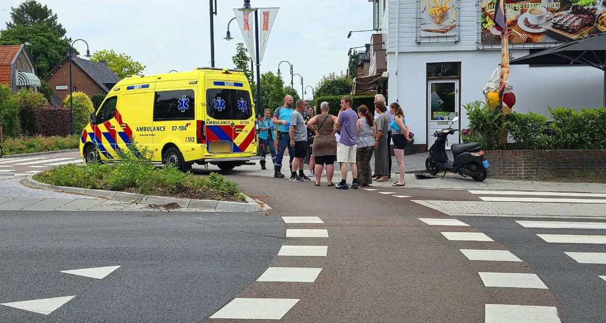Scooterrijdster gewond na aanrijding met auto - Foto 5