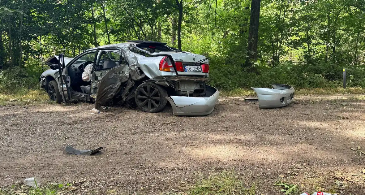 Beschonken bestuurder richt ravage aan - Foto 7