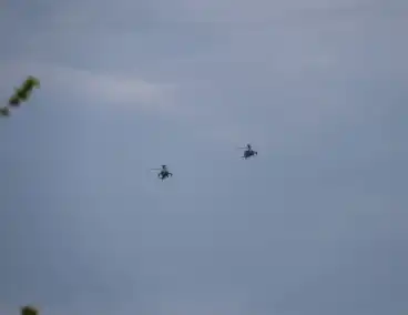 Meerdere helikopter landen op oud vliegveld Valkenburg