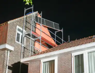 Brandweer verwijdert steigerplank