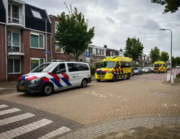 Traumahelikopter landt op parkeerplaats voor medisch incident