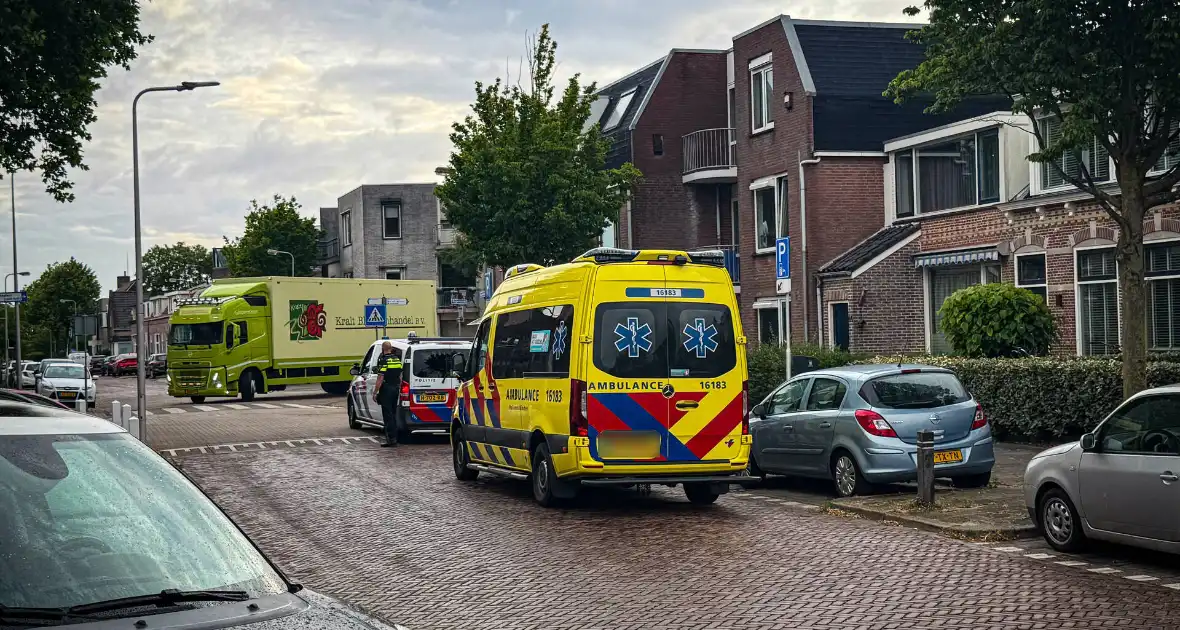 Traumahelikopter landt op parkeerplaats voor medisch incident - Foto 7