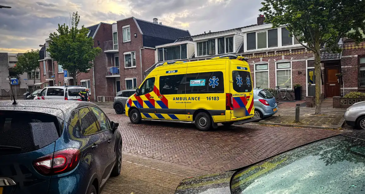 Traumahelikopter landt op parkeerplaats voor medisch incident - Foto 8