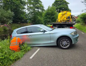 BMW bijna in water door fileontwijking