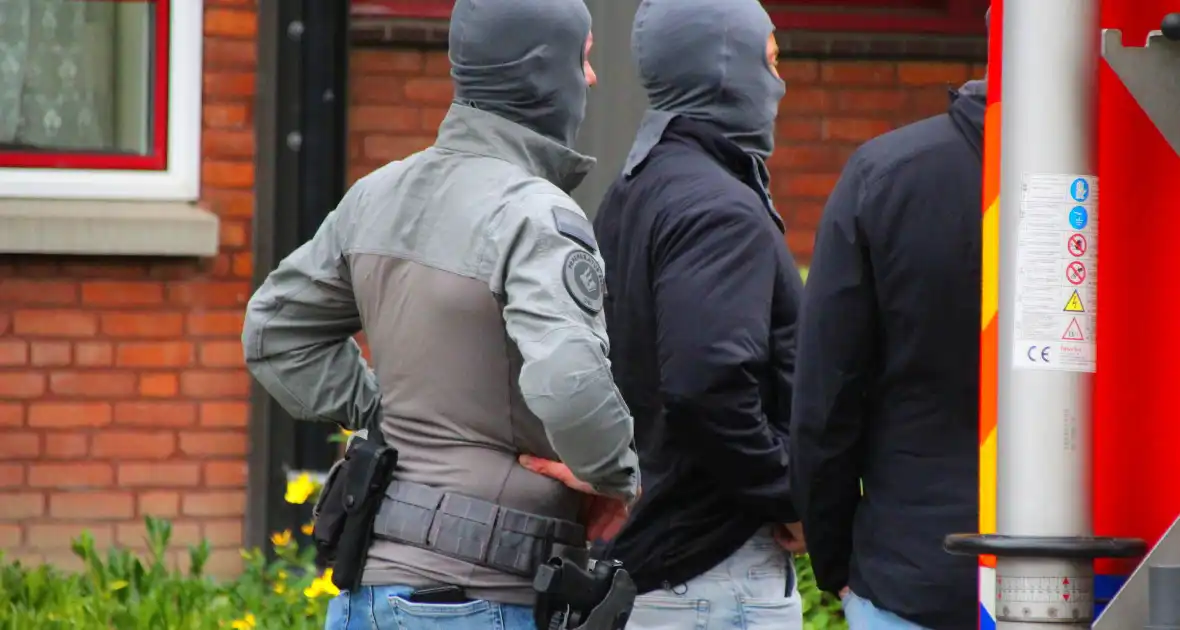 Arrestatieteam ingeschakeld bij incident - Foto 3
