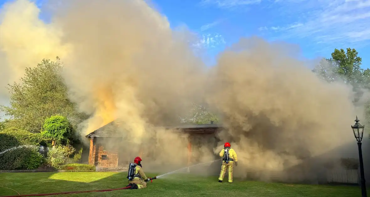Brandweer staakt blussing wegens uitslaande brand elders