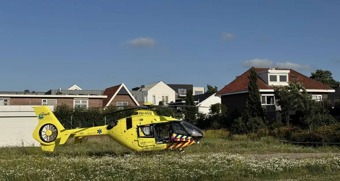 Hulpdiensten ingezet voor medisch incident op straat - Foto 3