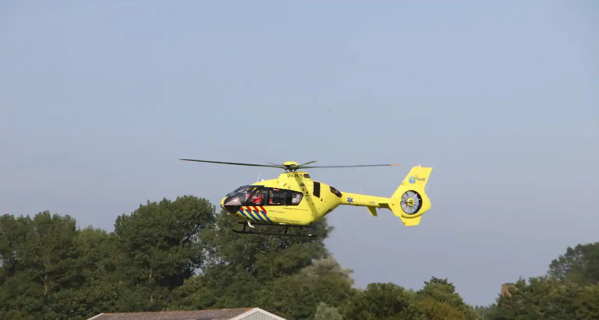Persoon zwaargewond bij ongeval in weiland - Foto 12