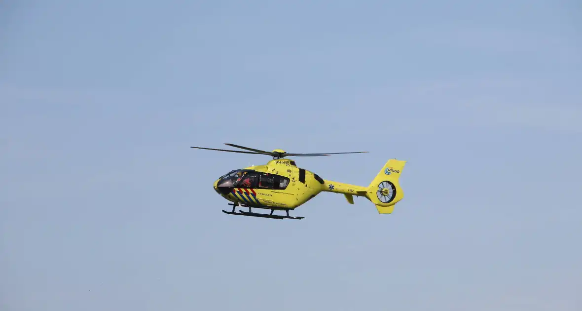 Persoon zwaargewond bij ongeval in weiland - Foto 13