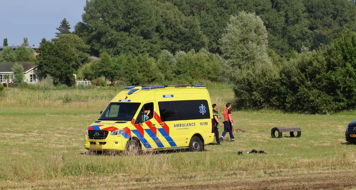 Persoon zwaargewond bij ongeval in weiland - Foto 14
