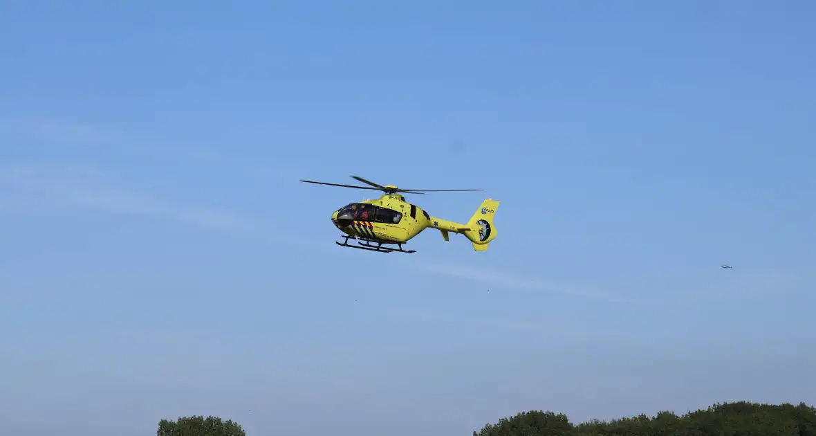 Persoon zwaargewond bij ongeval in weiland - Foto 4