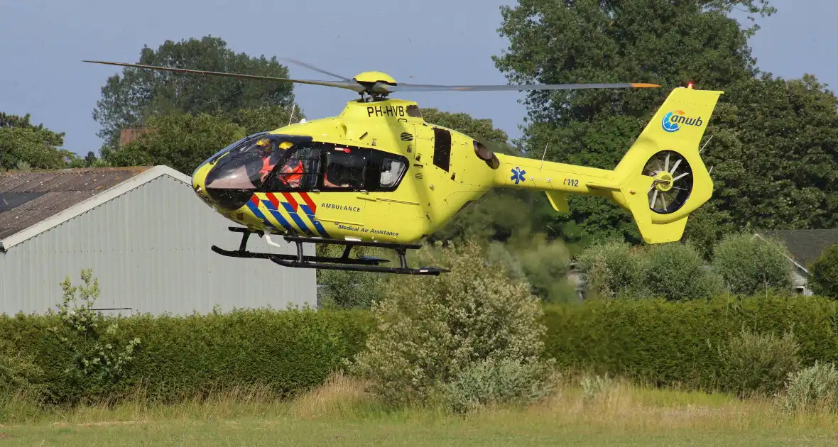 Persoon zwaargewond bij ongeval in weiland - Foto 6