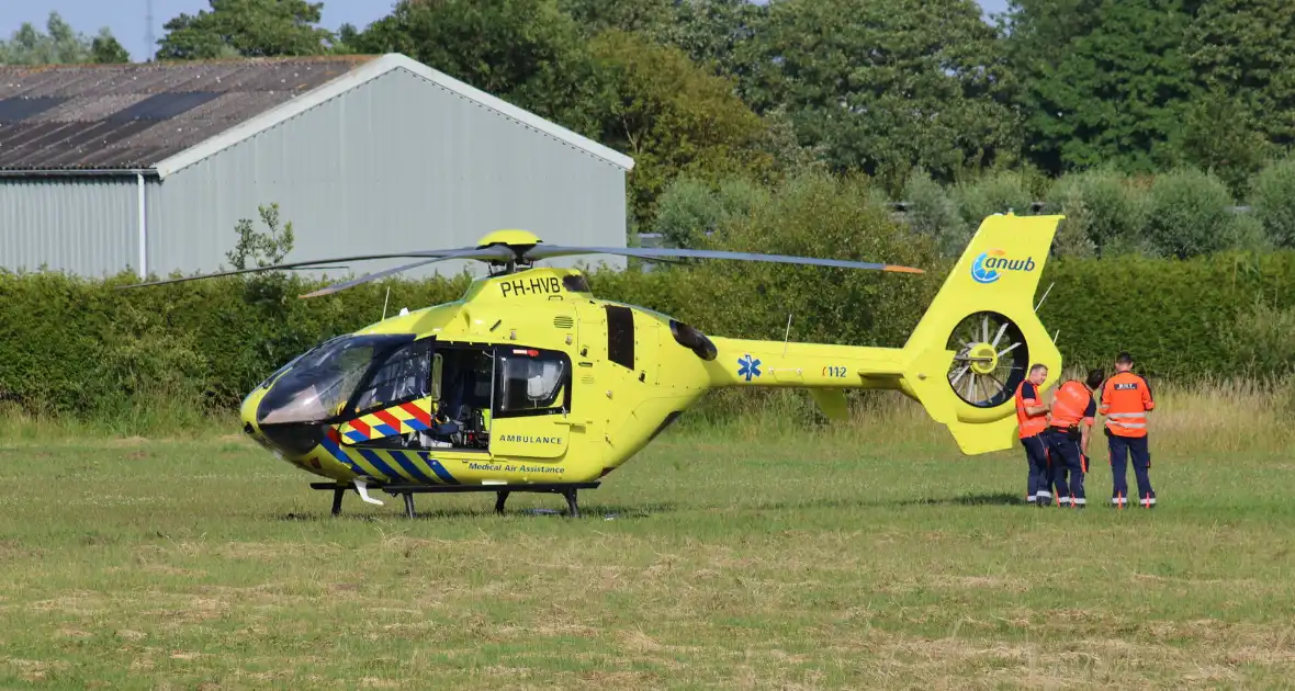 Persoon zwaargewond bij ongeval in weiland - Foto 8