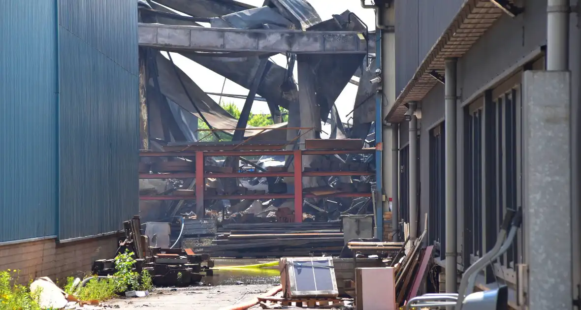 Zware schade door industriebrand - Foto 14