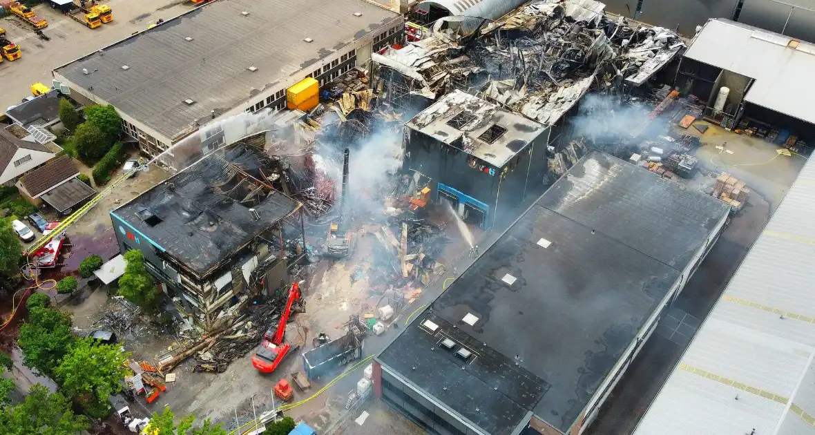 Zware schade door industriebrand - Foto 15