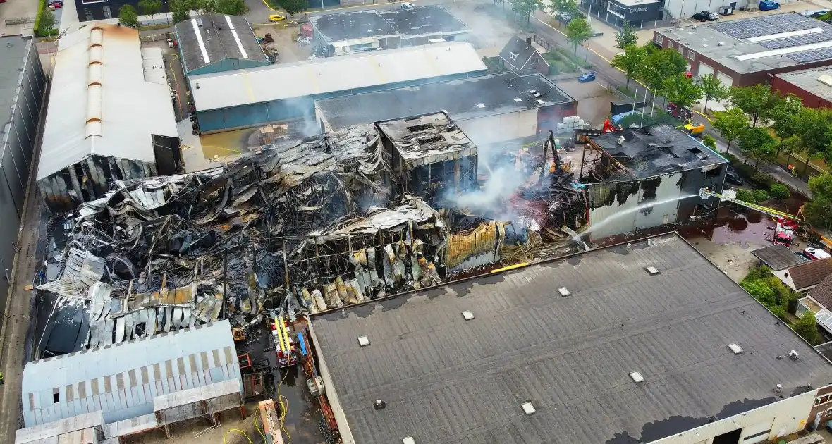 Zware schade door industriebrand - Foto 18