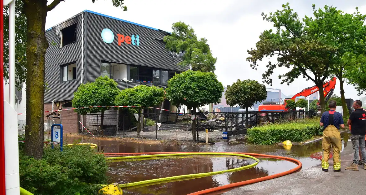 Zware schade door industriebrand - Foto 7