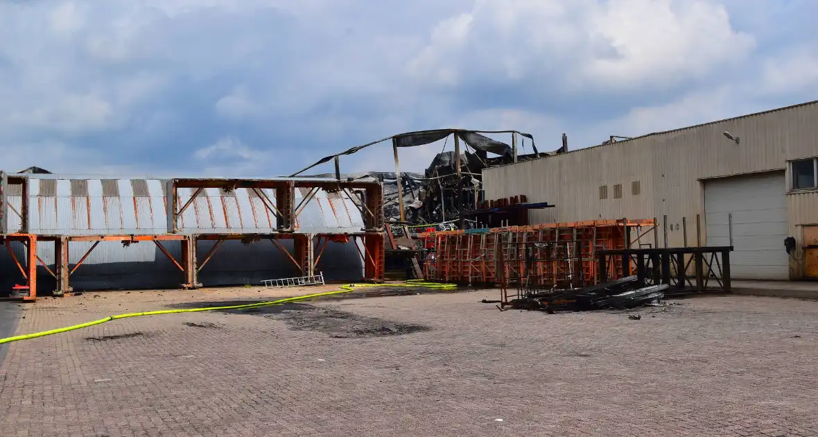 Zware schade door industriebrand - Foto 9