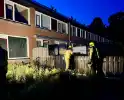 Brandweer gecontroleert schuttingbrand