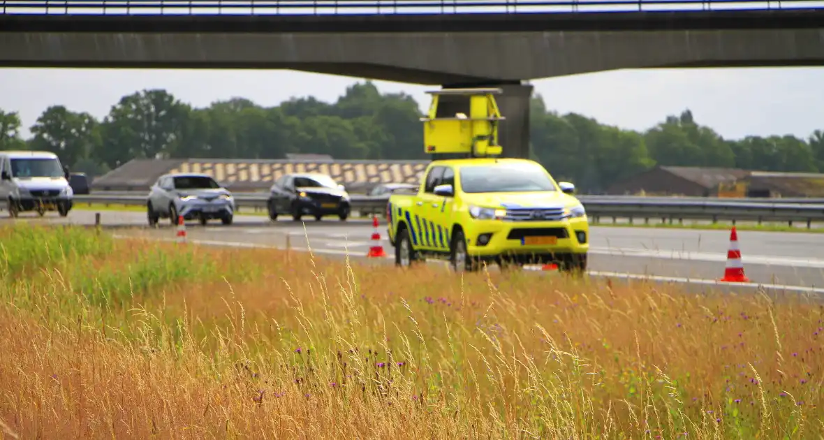 Vrachtwagenbrand door klapband snel geblust - Foto 3