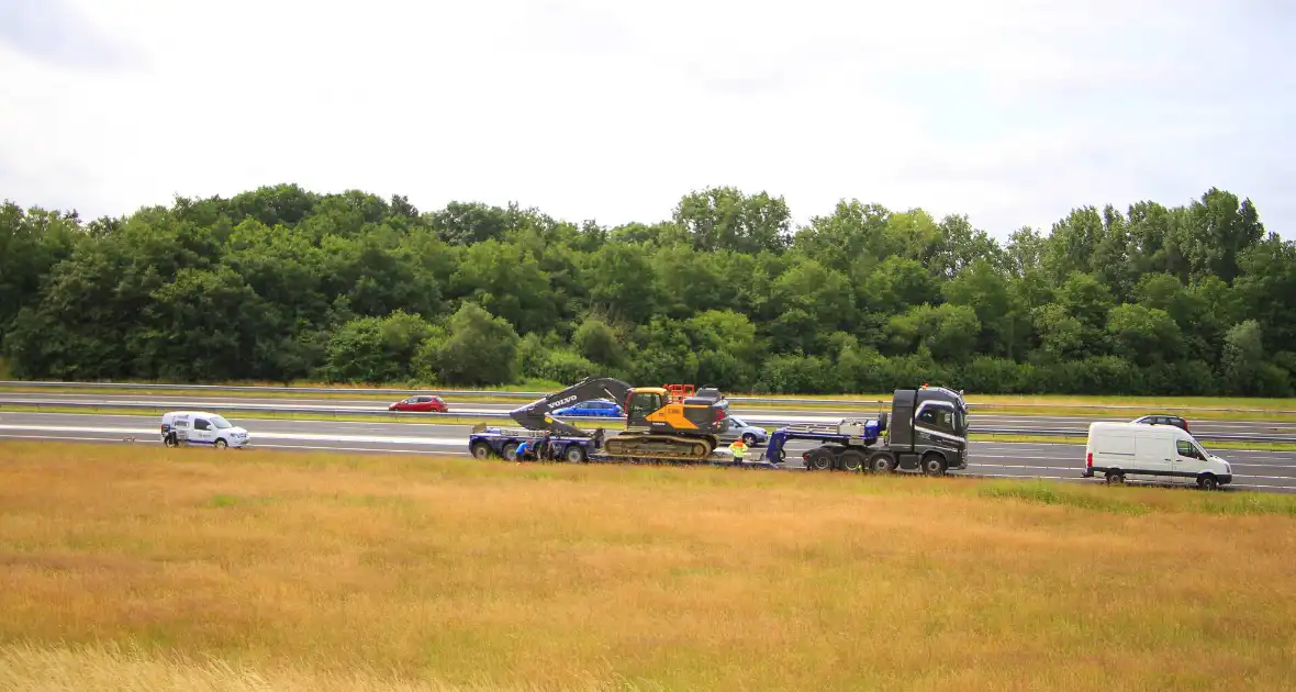 Vrachtwagenbrand door klapband snel geblust - Foto 6