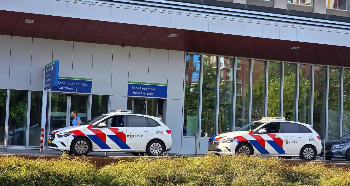 Persoon veroorzaakt onrust in ziekenhuis - Foto 4