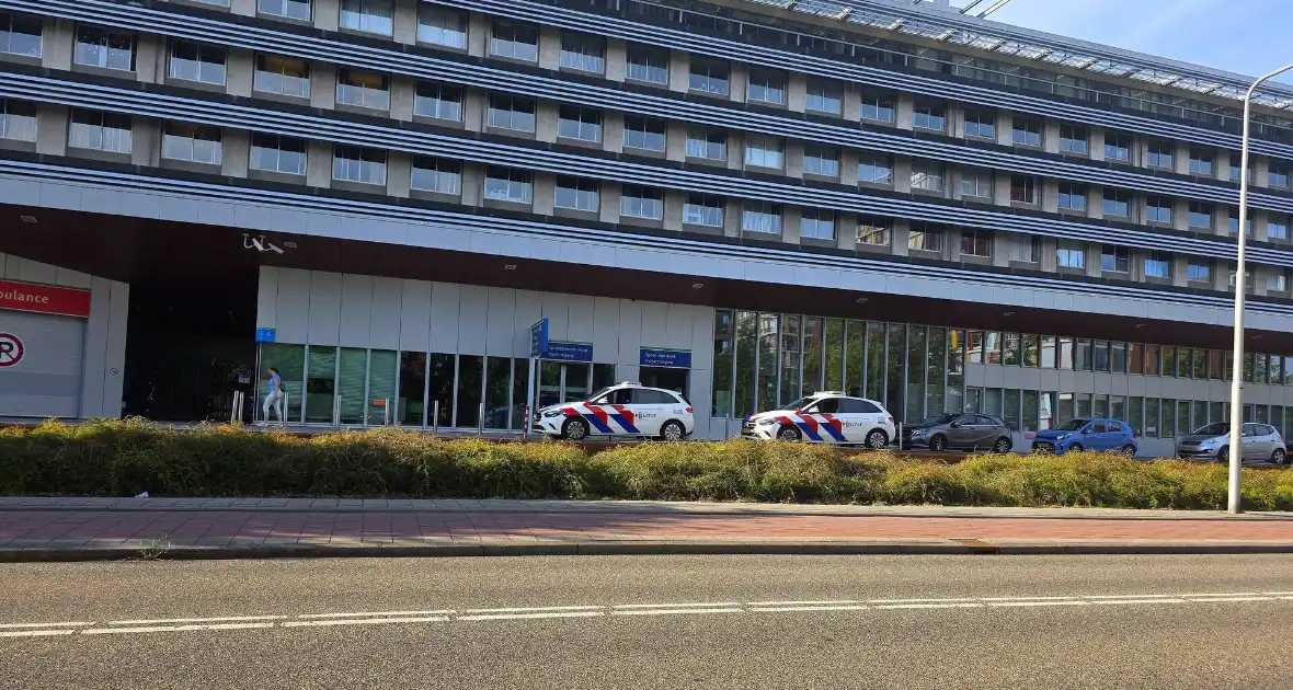 Persoon veroorzaakt onrust in ziekenhuis - Foto 5