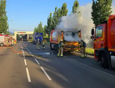 Vuilniswagen vat vlam