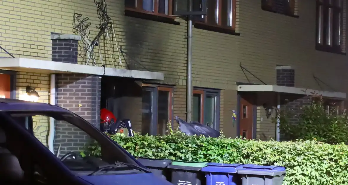 Explosie leidt tot brand in woning - Foto 4