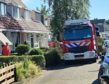 Brandweer ventileert woning na lek