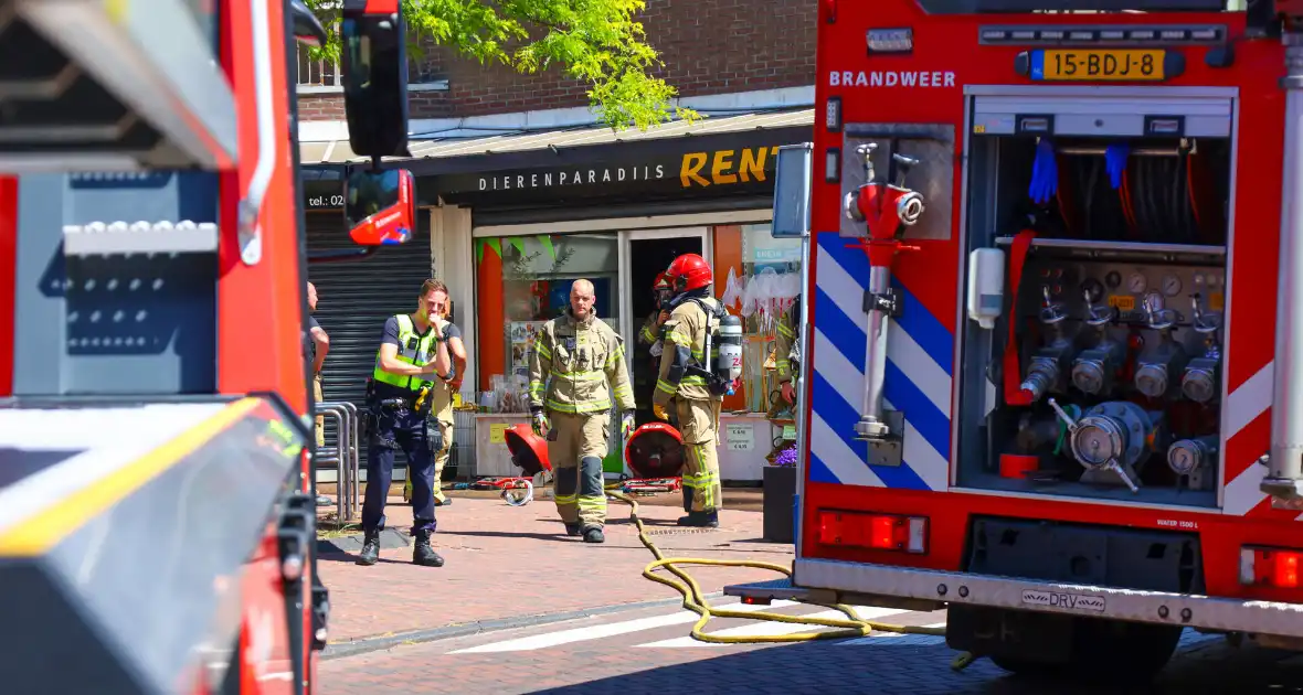 Brand in dierenwinkel snel geblust